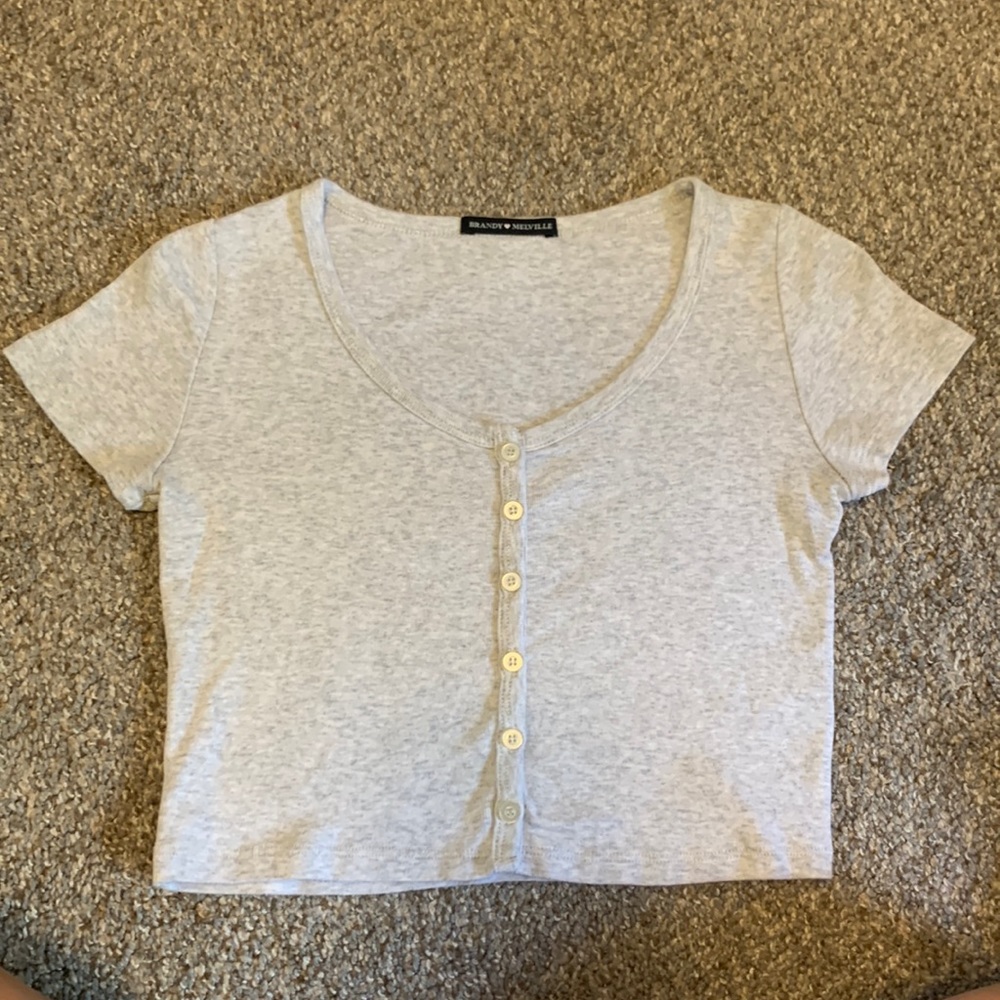 XS - Brandy Melville - tight fit crop top - U neck